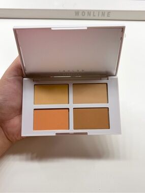Jaclyn Cosmetics Brightening & Setting Powder Pallet
